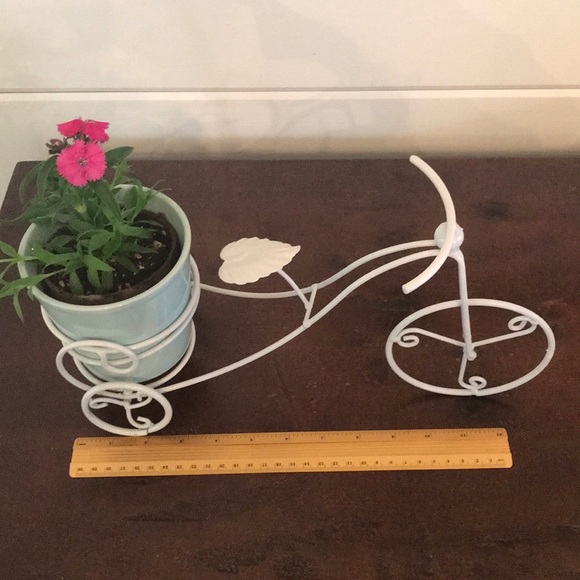 Bicycle Planter With Pot 🌷New - Picture 11 of 12